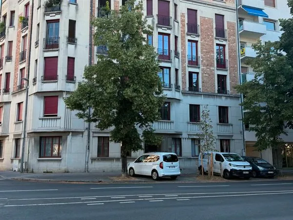 Bureau et espace de travail Location Dijon  68m² 995€