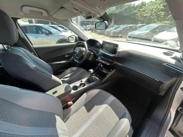 Peugeot 2008 1.2 puretech 130ch s&amp;s allure 7cv — photo 10