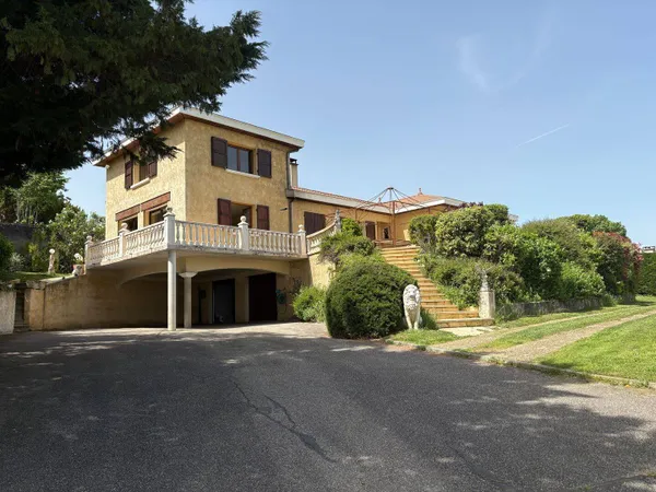 Maison 6 pièces 160 m²