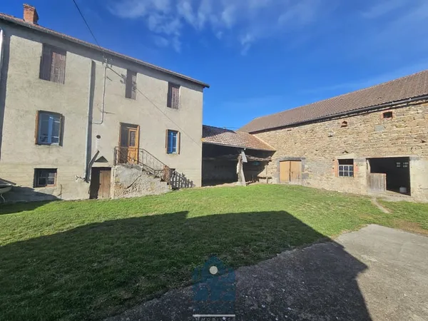 Maison à rénover avec grange, dépendances, caves et four à p