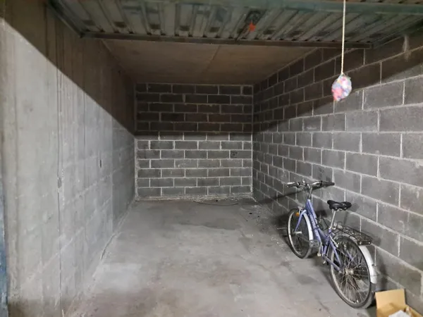 GARAGE A VENDRE - AU PIED DU METRO FORT DE MONS-