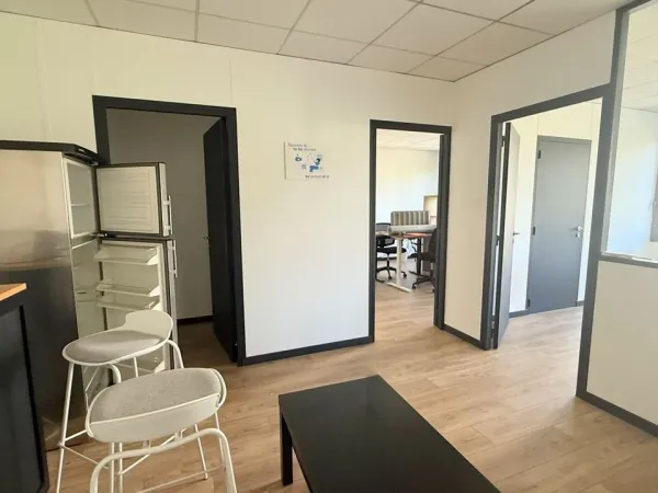 Bureau 7 pièces 147 m²