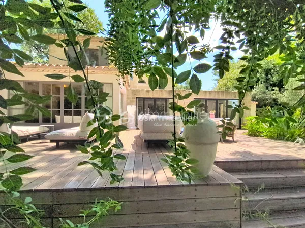 Maison 7 pièces 255 m²