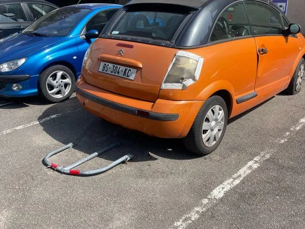 Parking avec barrière rue du bicentenaire