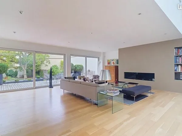 Maison 8 pièces 275 m²