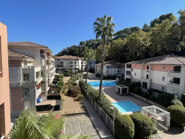 DOMAINE DE L'OASIS - T2 MEUBLÉ AVEC TERRASSE