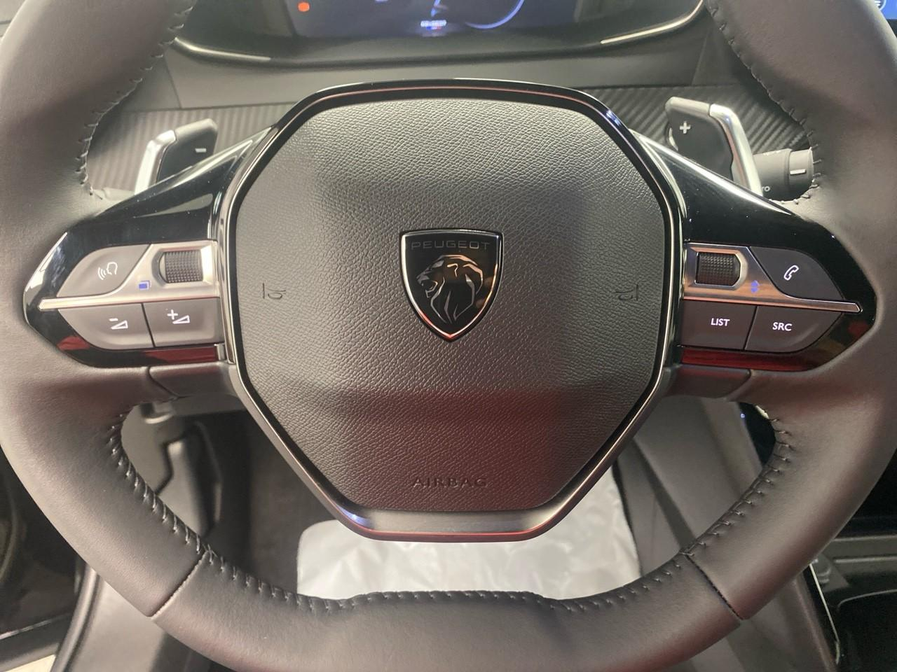 Peugeot 2008 hybrid 145 e-dcs6 allure — photo 18
