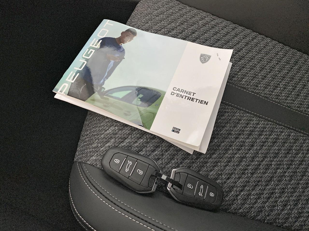 Peugeot 308 hybrid 145 e-dcs6 allure — photo 18