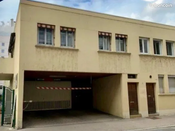 Garage fermé 13 m² - Lyon 2e