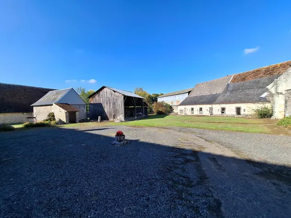 Authentique corps de ferme du XIII? siècle au charme rare et préservé.