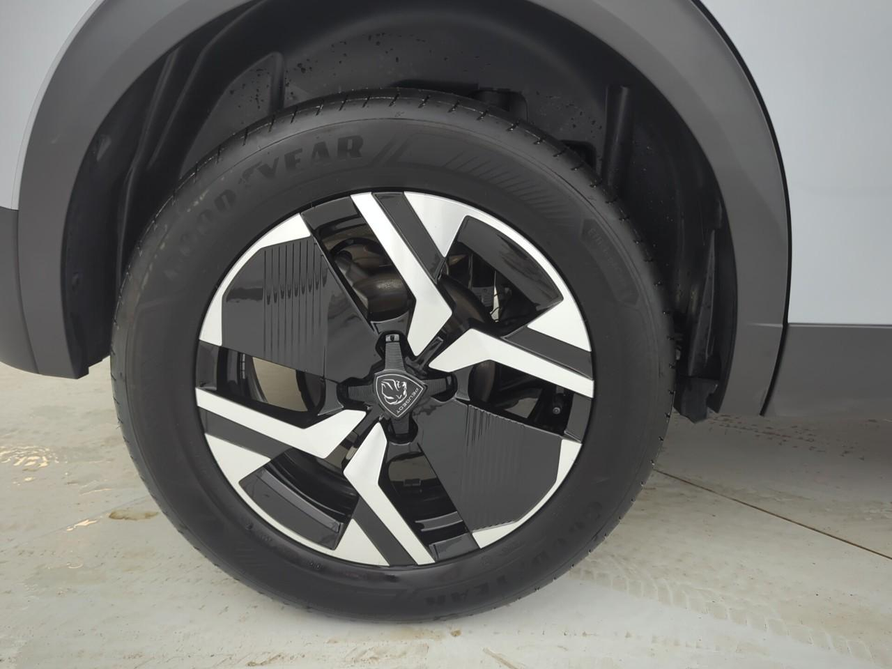 Peugeot 2008 hybrid 145 ch e-dcs6 allure — photo 31