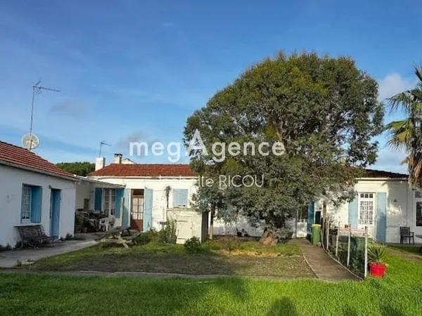 DOLUS D'OLERON, côte Ouest, maison charentaise env. 200m² sur 620m²