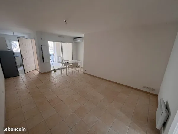 T2 meublé 42,8 m² - CLIMATISATION - Terrasse + parking