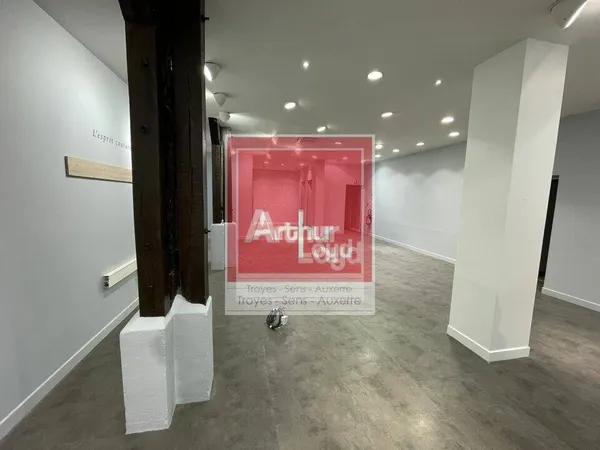 Local commercial 290 m²