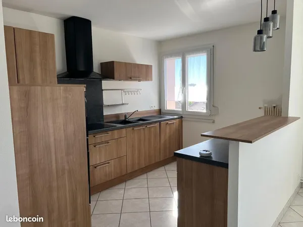 Très beau T2 avec Balcon en excellent état à Belfort, belle vue dégagée, Parking + Garage à vélo dan