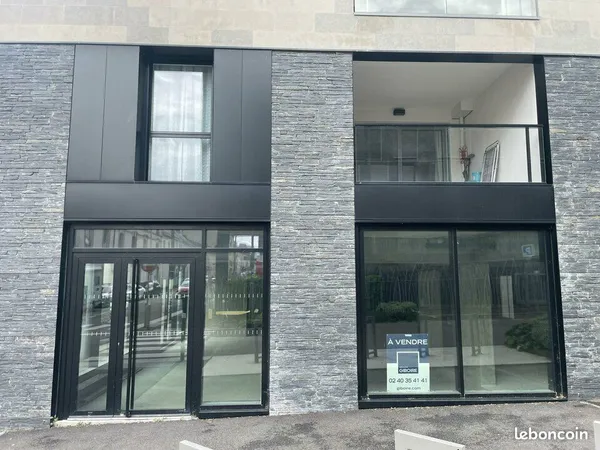 Local commercial 512 m² LA ROCHE-SUR-YON