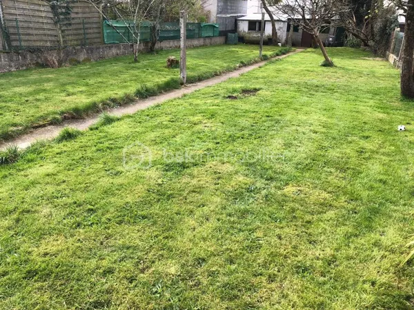 Terrain 310 m²