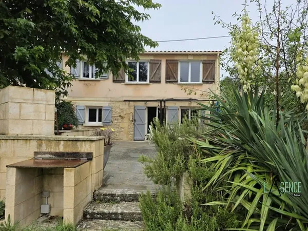 MAISON DE 141 M² AVEC JARDIN ET POTENTIEL 4 CHAMBRES - À PRO