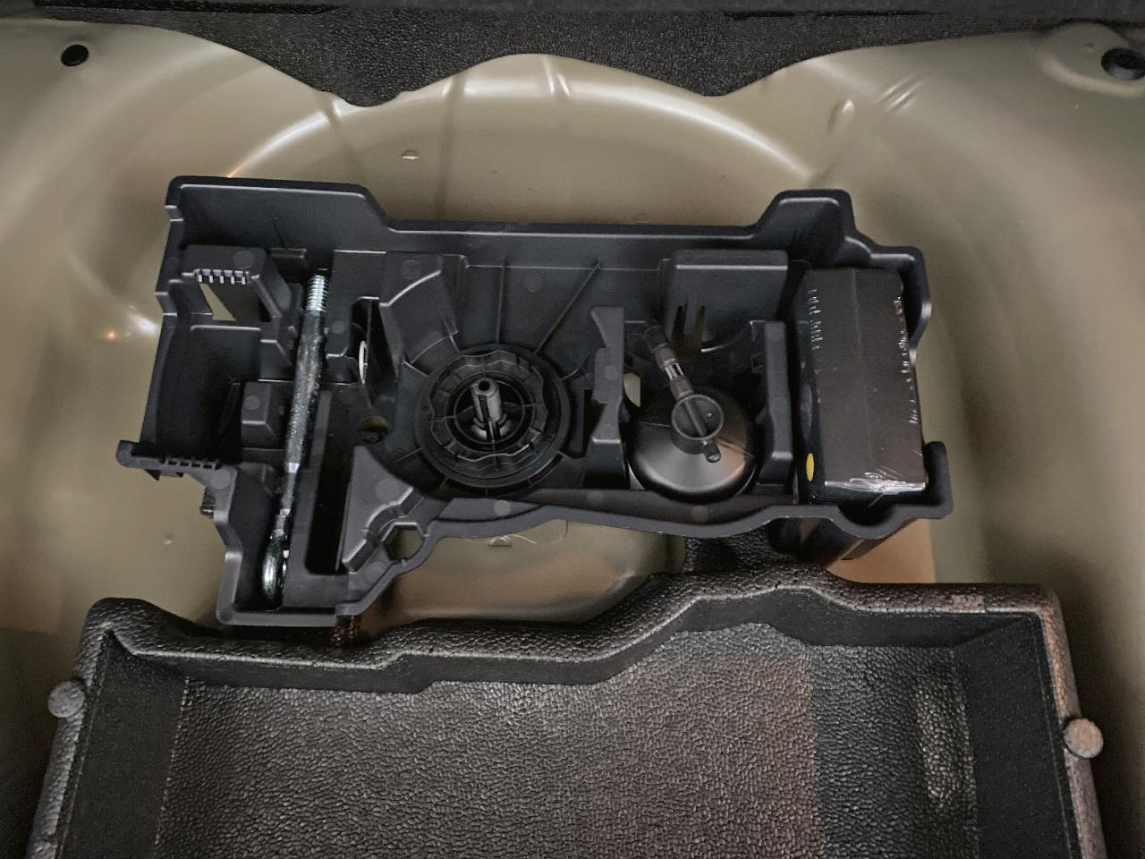 Peugeot 2008 hybrid 145 ch e-dcs6 allure — photo 16