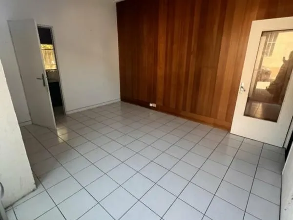 Bureau 57 m²