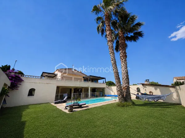 Maison 8 pièces 233 m²