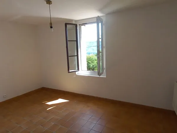 Maison de village sur 3 niveaux type F4