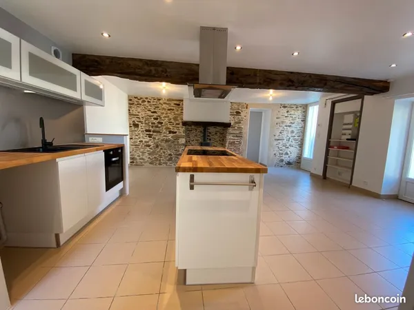 Maison tt confort 3 ch à l'étage, Cuisine A/E, buanderie attenante, poêle à bois, terrasse, village 