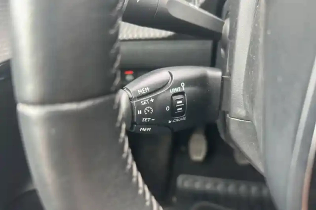 Peugeot 208 puretech 100 s&amp;s bvm6 — photo 20