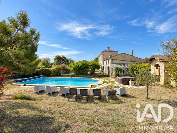 Maison 8 pièces 310 m²