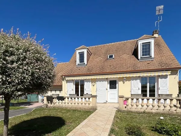Maison : 6 pièce(s) 100 m2 - Terrain 610m² - Garage