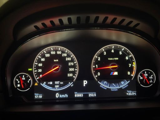 BMW M5 4.4 i V8 560 DKG7 - M – 2013 – 85883 km – Essence – Boîte Automatique — photo 19