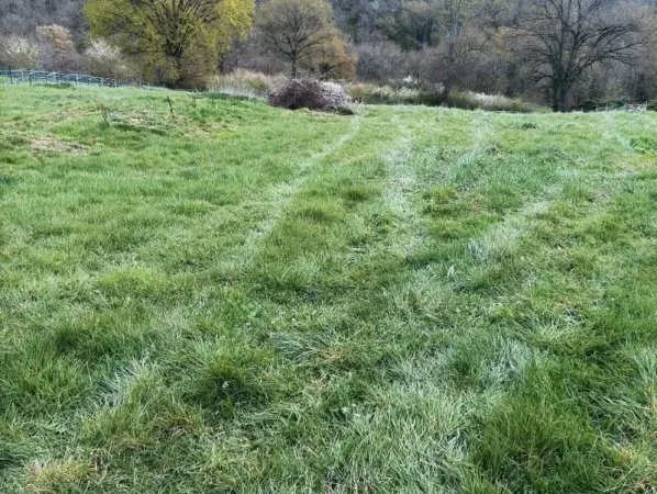 TERRAIN À VENDRE ENVIRONNEMENT RÉSIDENTIEL CALME ET RECHERCHÉ