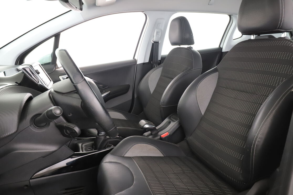 Peugeot 2008 1.2 PureTech Allure — photo 9