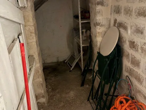 Location cave