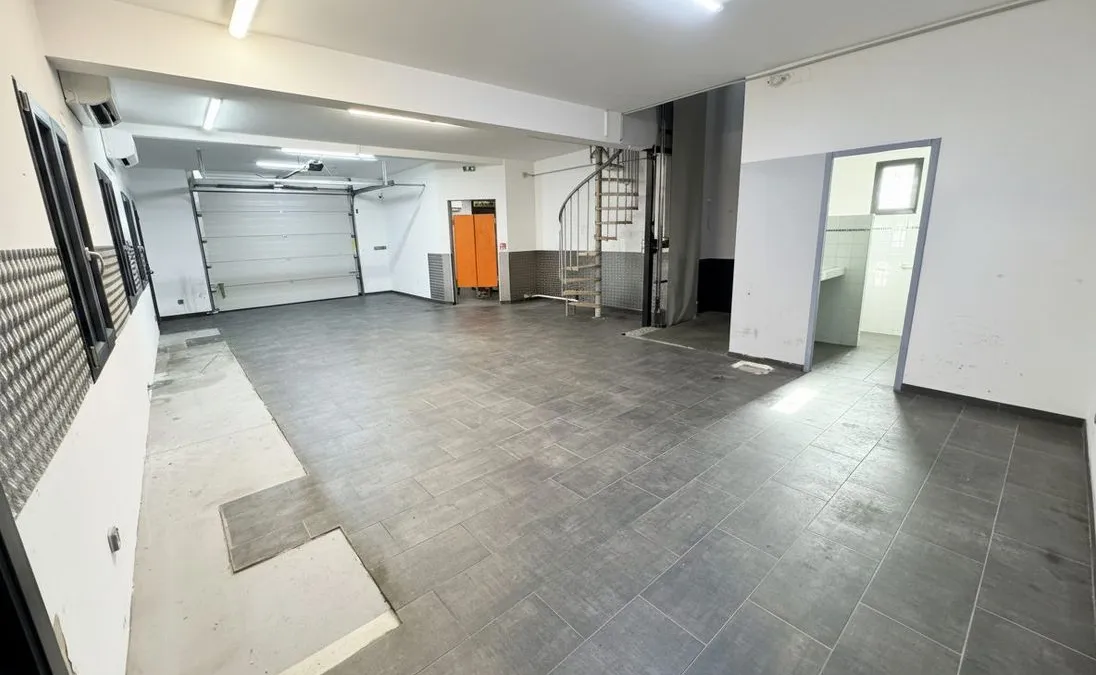 Photo 1