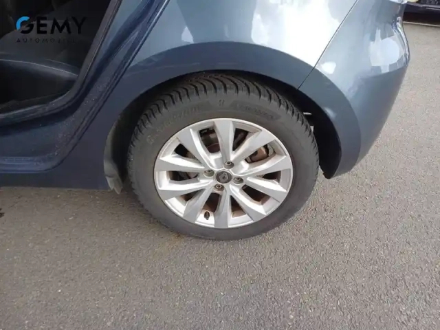 Renault Clio blue dci 115 — photo 26