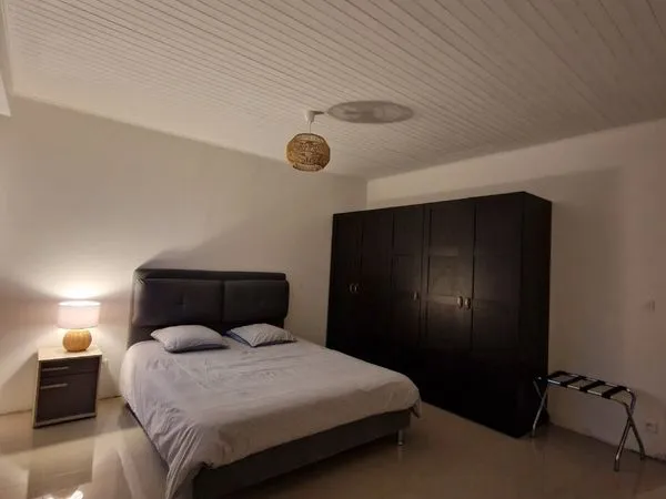 Grande chambre à louer meublée tout confort à 5 min de la frontière Suisse Vallorbe