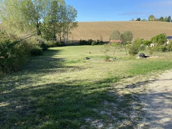 Terrain constructible ? 1 500 m² ? Caussade (82) ?