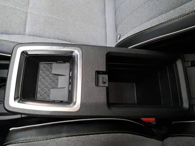 Renault Megane e-tech ev60 220 ch super charge — photo 35