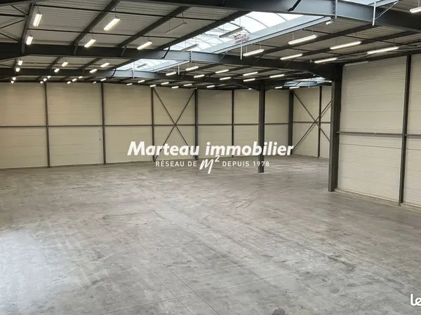 Local d'activité 1 220 m²