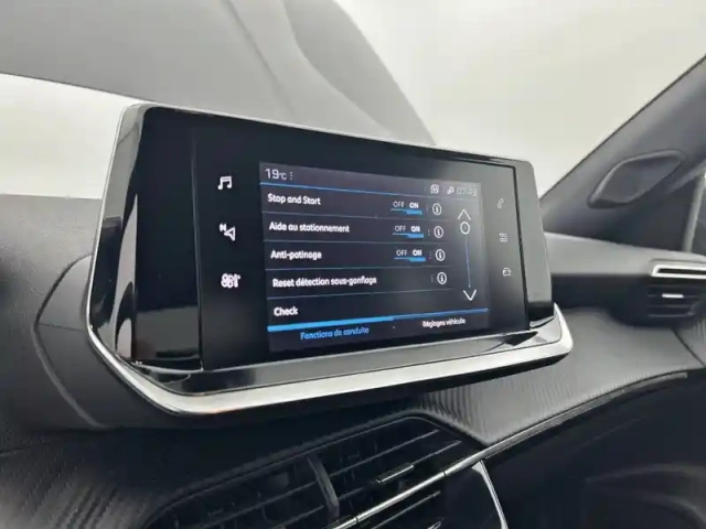 Peugeot 2008 puretech 100 s&amp;s bvm6 — photo 40