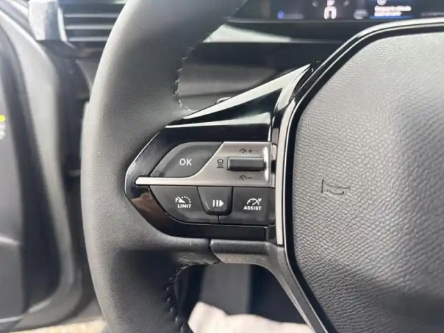 Peugeot 308 hybrid 145 e-dcs6 allure — photo 19