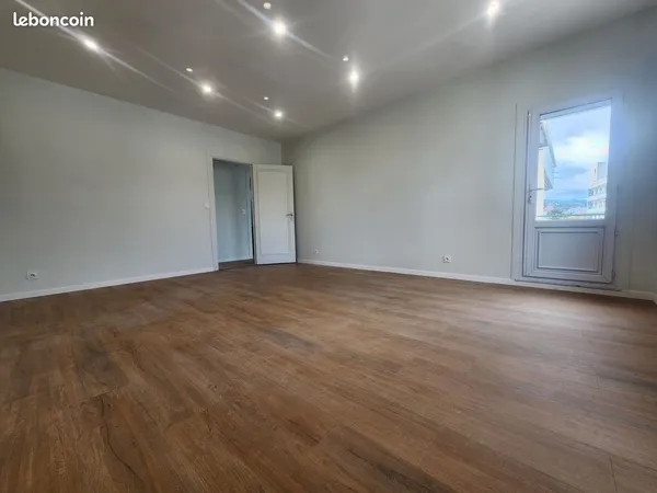 Appartement traversant dernier étage état neuf 190m² toit-terrasses