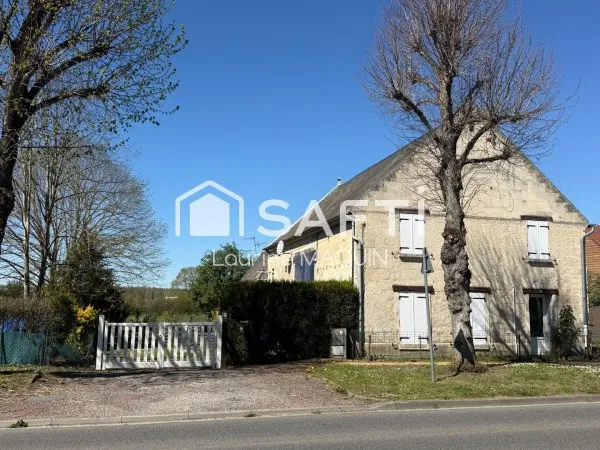 Maison en pierre disposant d'une grange attenante