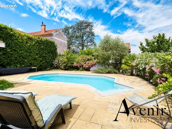 Propriété 7 pièces 258 m²