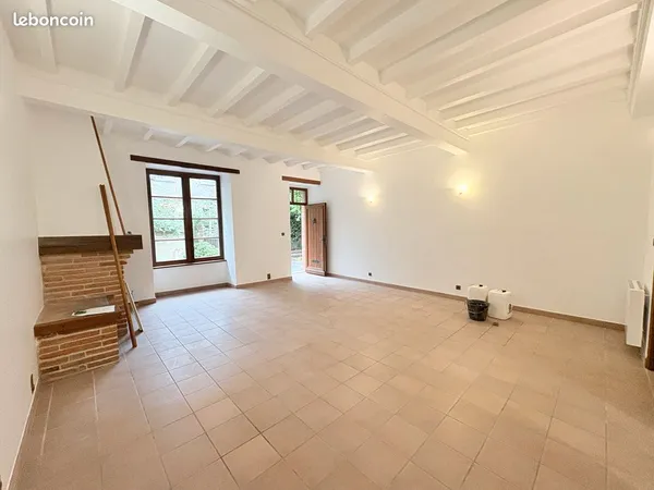 A louer Maison T4 Bourg St Bernard à 7 mn de l'autoroute