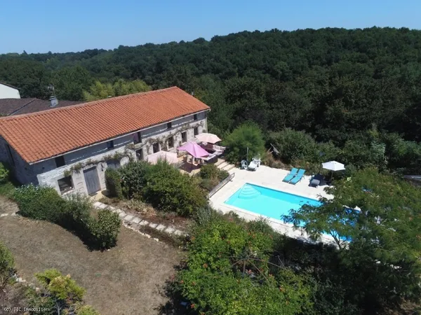 Maison de Campagne Au Calme Avec 4 Chambres et Piscine