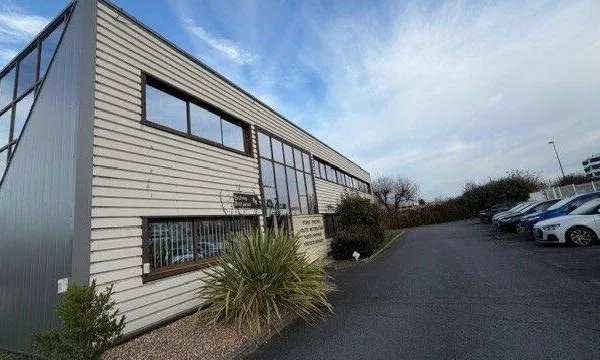 Local d'activité 295 m²