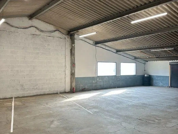 📢 Garage Sécurisé : Places Voitures, Jets, Remorques - St Nazaire sur Charente (17)