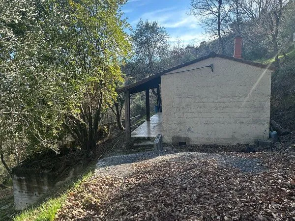 Terrain agricole de 3500 m² avec abri en pierre - Lucéram